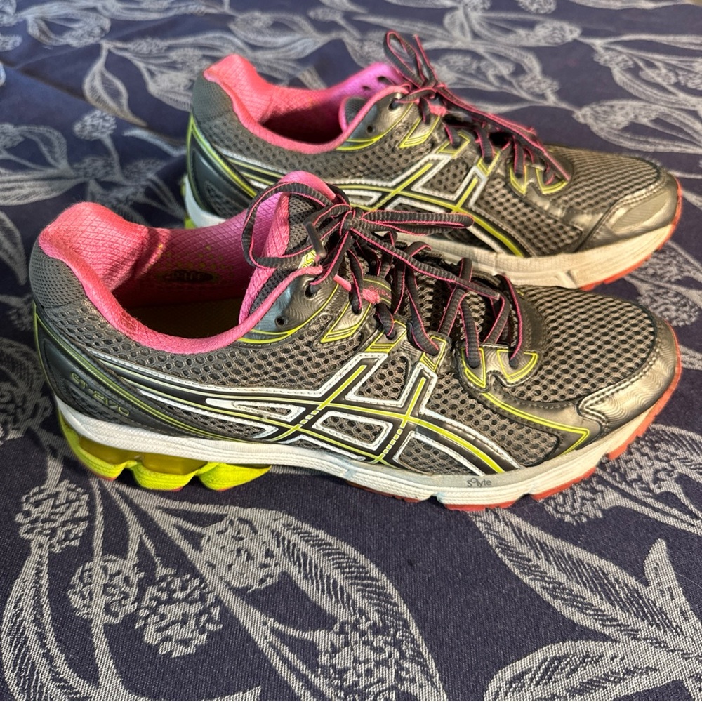 ASICS Women’s GT-2170 Sneaker 
Size 10